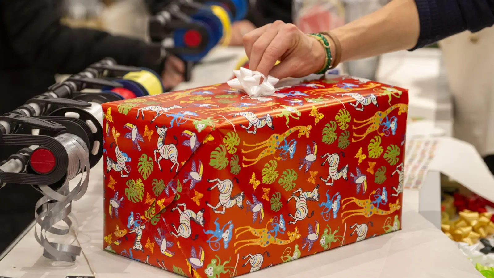 Traditionell beschert das Weihnachtsgeschäft Händlern in vielen Branchen die höchsten Umsätze im Jahr. (Foto: Stefan Puchner/dpa)