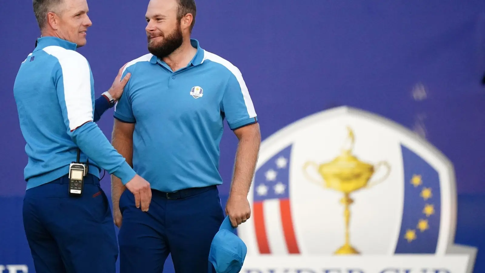 Liegen beim Ryder Cup mit dem Team Europa in Führung: Luke Donald (l) und Viktor Hovland. (Foto: Zac Goodwin/PA Wire/dpa)