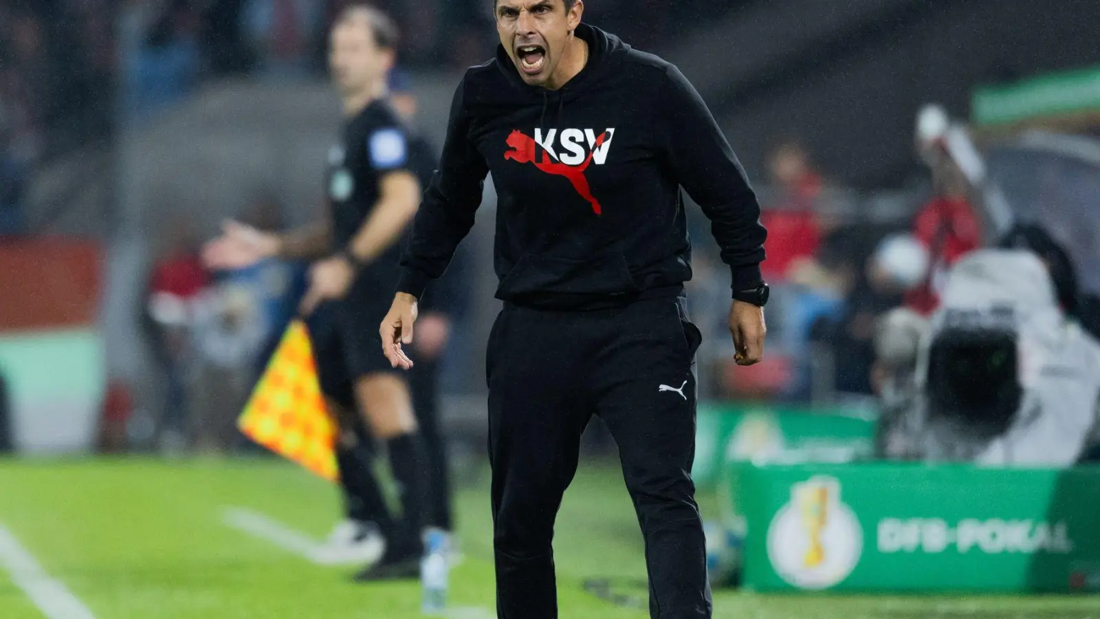 Sieglos in der Liga, Pokalaus beim Zweitligisten 1. FC Köln: Kiels Trainer Rapp.  (Foto: Rolf Vennenbernd/dpa)