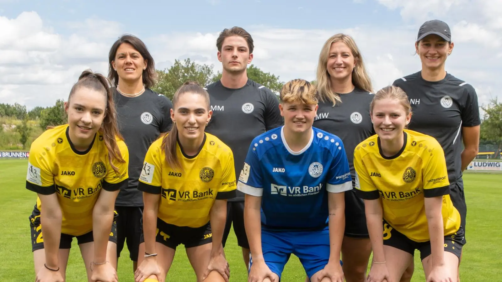 Das neue Trainerteam mit Neuzugängen, hinten von links: Julia Brückner, Maximilian Müller, Meike Wischgoll, Nina Hasenfuß. Vorne von links: Leonie Wagner, Sophia Klärle, Celia Steinert, Anna Horwath. (Foto: Markus Zahn)