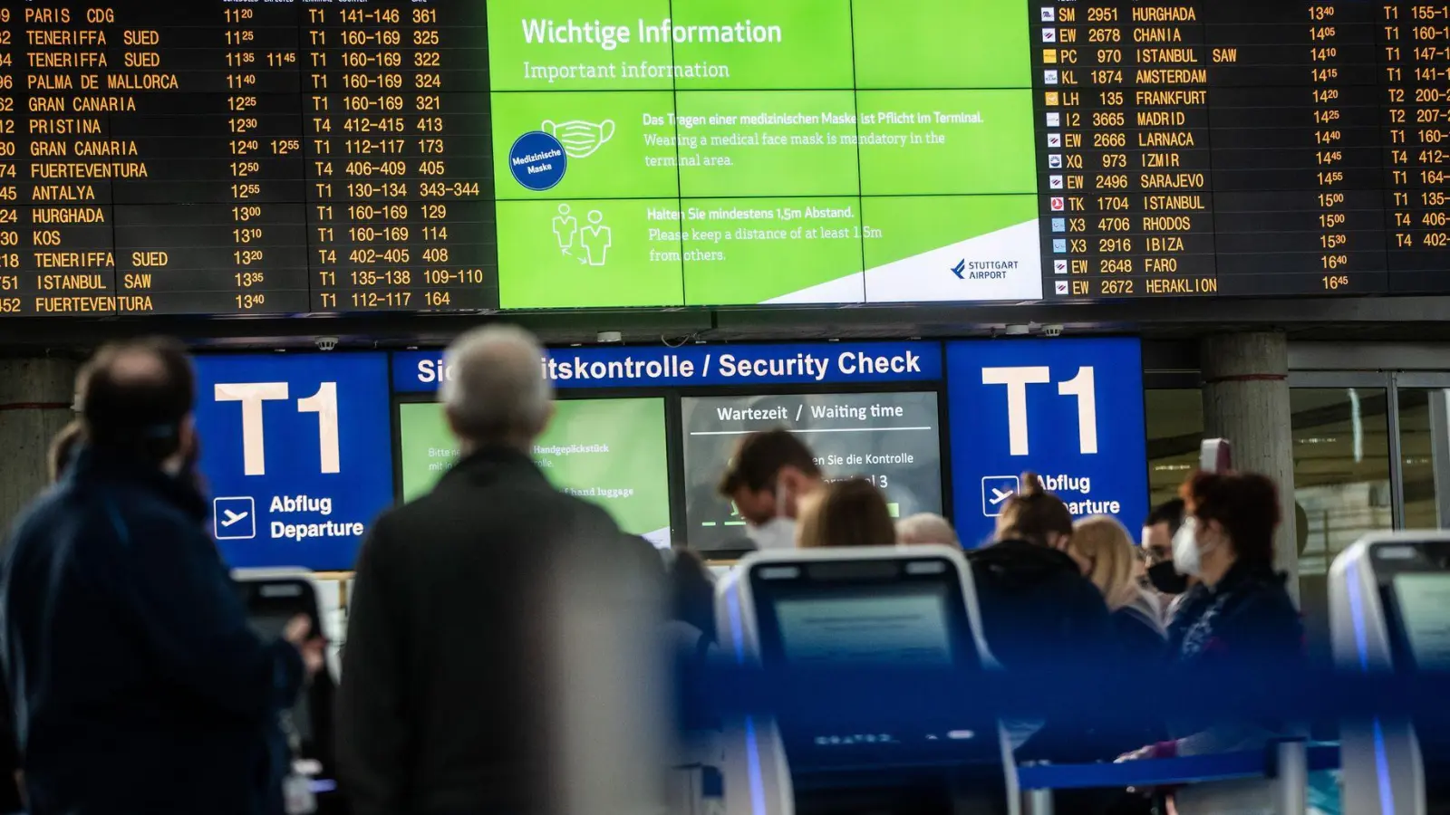 Die Flüge sind eine große Stellschraube bei Pauschalreise-Preisen - je nachdem, von wo es losgeht, kann der Urlaub wesentlich günstiger oder teurer werden. (Foto: Christoph Schmidt/dpa/dpa-tmn)