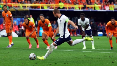 Englands Harry Kane traf gegen die Niederlande per Foulelfmeter zum 1:1. (Foto: Friso Gentsch/dpa)