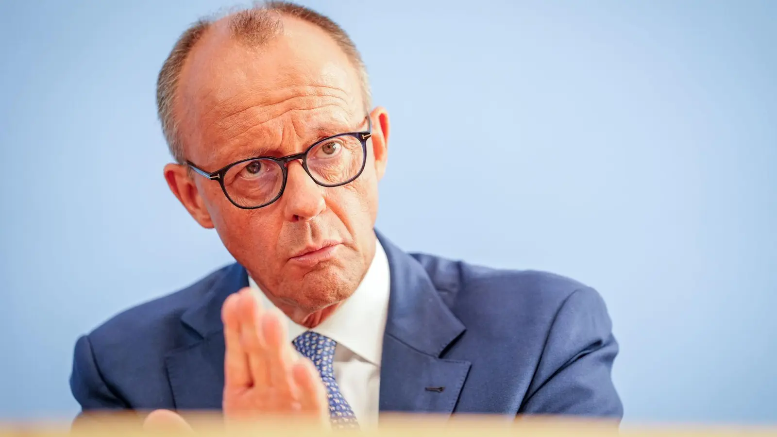 CDU-Chef Merz präsentierte nach seinem Treffen mit Kanzler Scholz (SPD) einen ganzen Forderungskatalog zur Verschärfung der Migrationspolitik. (Archivbild) (Foto: Kay Nietfeld/dpa)