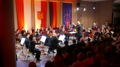 Beim Neujahrskonzert in Herrieden erklangen Walzer, Polkas und ein berühmter Marsch. (Foto: Roman Kocholl)