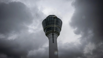 Flughafen München - am Donnerstag gab es massive Wartezeiten. (Foto: Peter Kneffel/dpa)