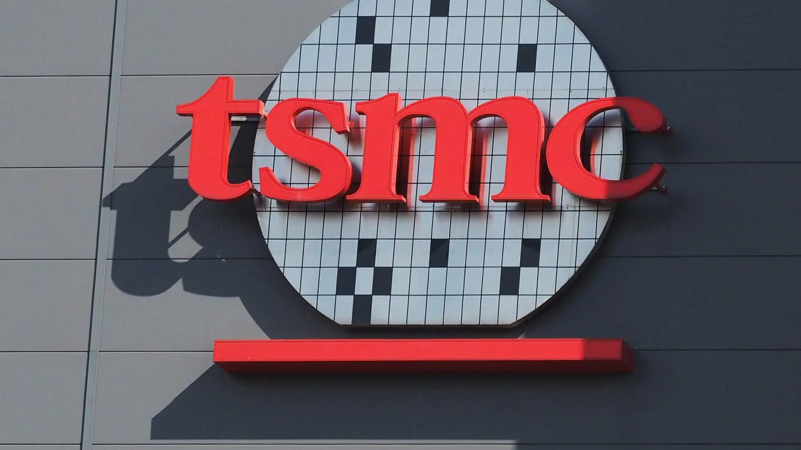 Dresden: Unter maßgeblicher Führung von TSMC entsteht in Dresden ein neues Halbleiterwerk, das ESMC (Foto Illustration) (Foto: David Chang/EPA/dpa)