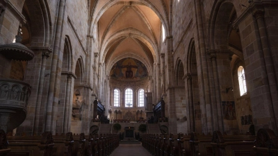 Für die Zahlungen an Betroffene von Missbrauch in der Kirche gibt es bei den katholischen Bistümern derzeit keine Obergrenze. (Archivbild) (Foto: Nicolas Armer/dpa)