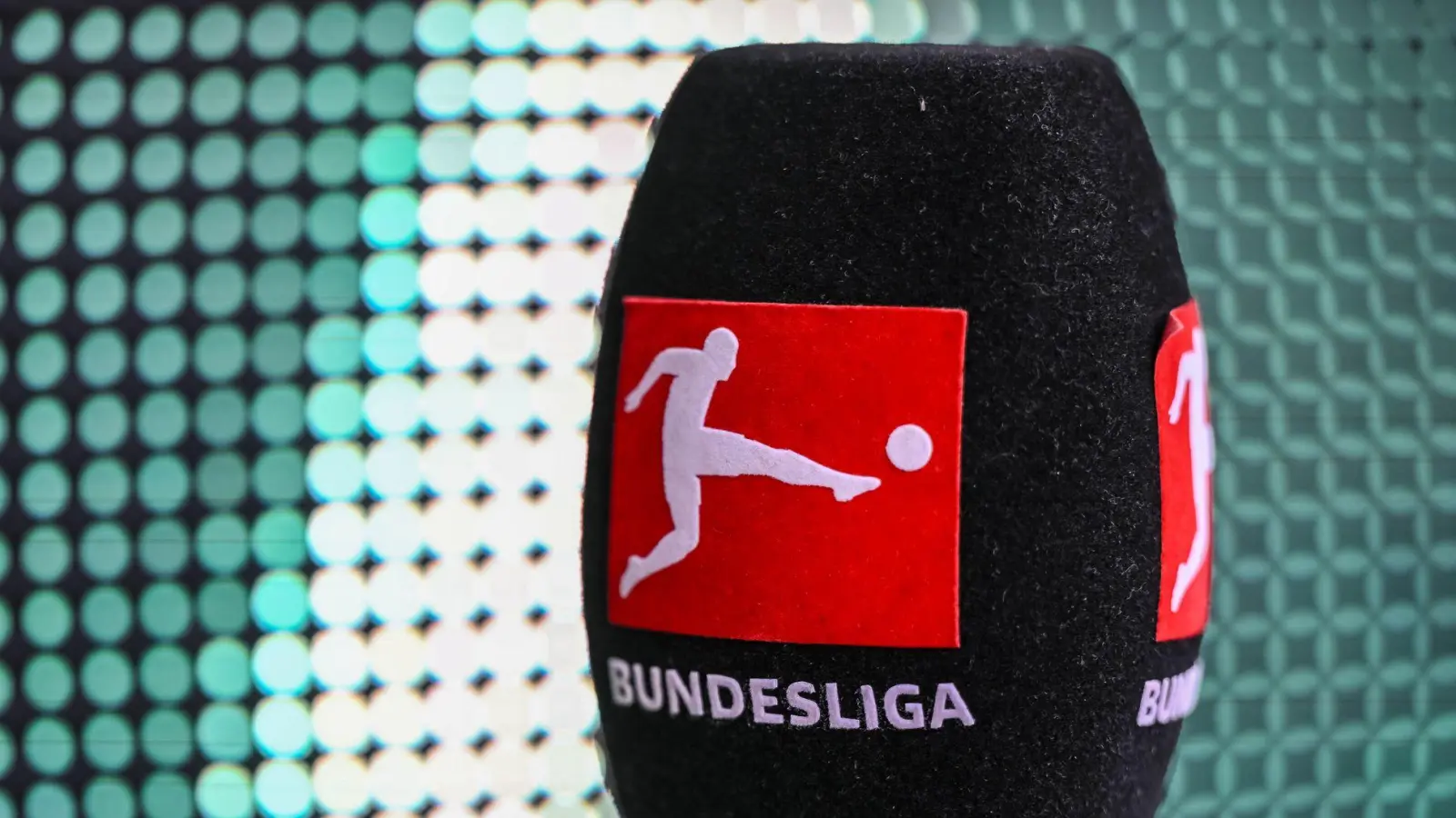 Die Deutsche Fußball Liga startet den Verkauf der TV-Rechte Ende November neu. (Foto: Harry Langer/dpa)