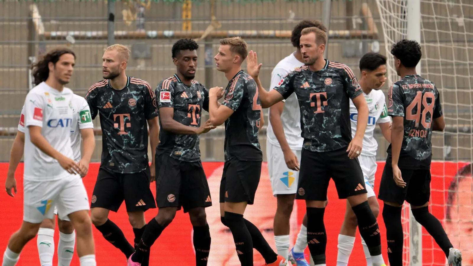 Bayerns Stürmer Harry Kane trifft gegen Tirol schon früh. (Foto: Peter Kneffel/dpa)