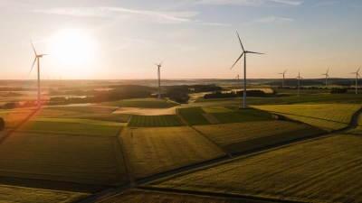 In Westmittelfranken werden wohl mehr als die gesetzlich geforderten 1,8 Prozent der Fläche für Windkraft entstehen müssen. (Symbolbild: Tom Weller/dpa/dpa-tmn)