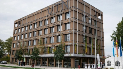 Die neu gegründete Technische Universität nimmt ihr erstes Gebäude in Betrieb. (Foto: Daniel Vogl/dpa)