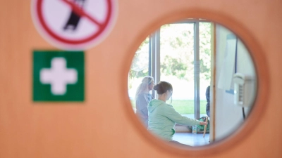 Eine Kinderreha soll dafür sorgen, dass chronisch kranker Nachwuchs im Schulalltag und späteren Berufsleben nicht benachteiligt wird. (Foto: Annette Riedl/dpa/dpa-tmn)