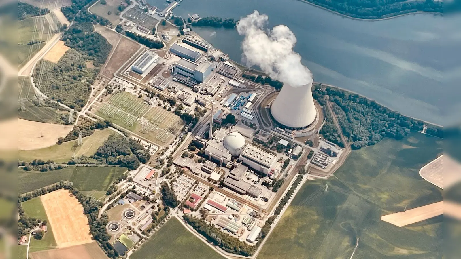 Aus der Politik mehren sich wieder Aussagen, wonach das Kraftwerk Isar 2 wieder zur Energiegewinnung genutzt werden kann. Der Betreiber sieht das anders. (Archivbild) (Foto: Marco Hadem/dpa)