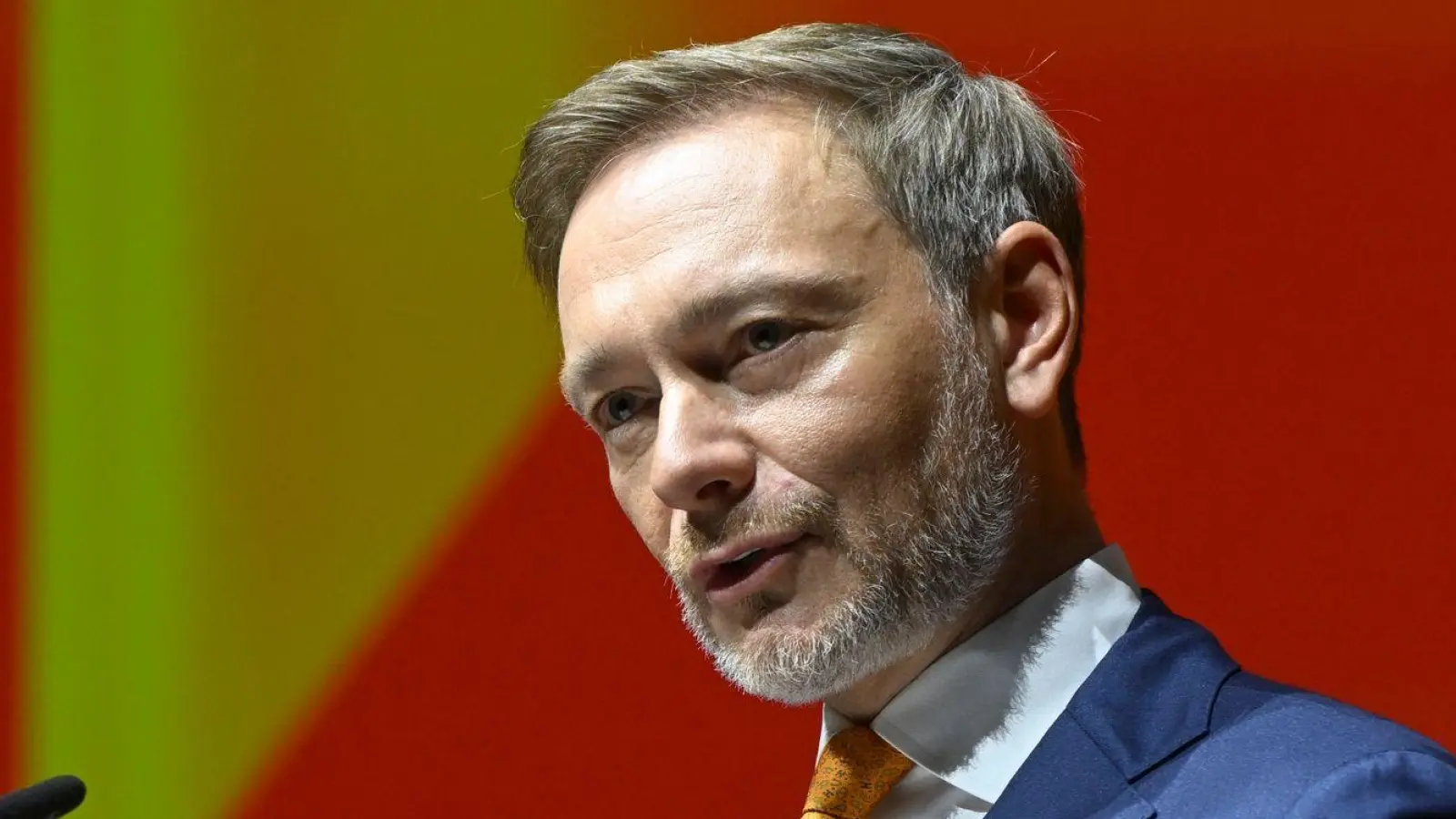 Christian Lindner (FDP) verhandelt immer wieder mit Kanzler Olaf Scholz (SPD) und Wirtschaftsminister Robert Habeck (Grüne) über den Etat. (Foto: Jens Kalaene/dpa)