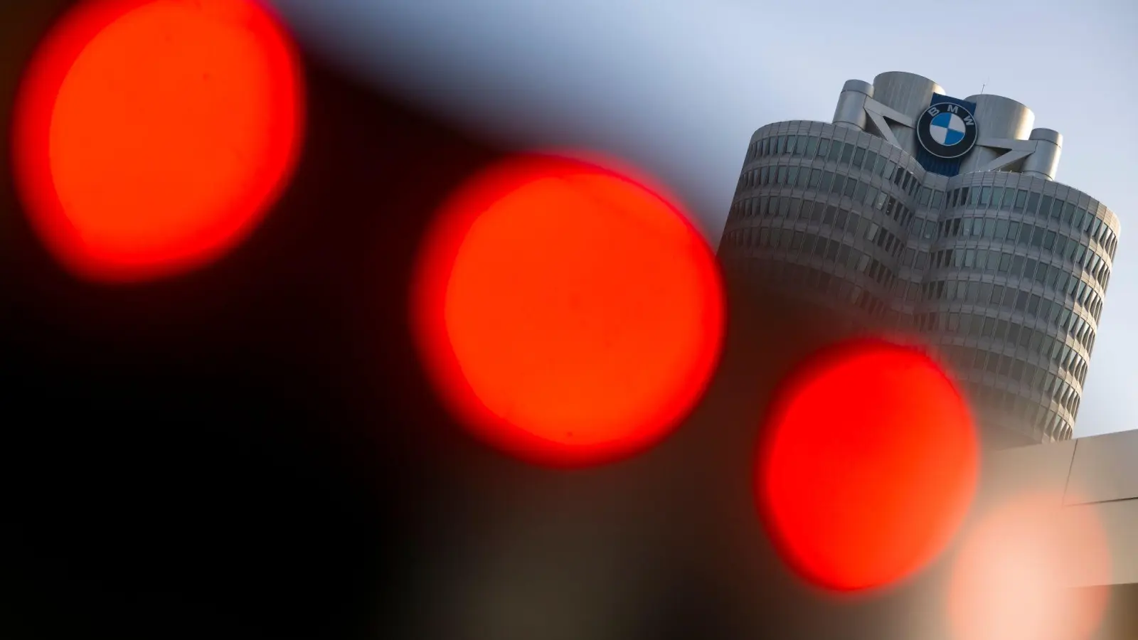 Läuft nicht gut momentan: BMW legt schlechte Zahlen vor (Foto: Lennart Preiss/dpa)