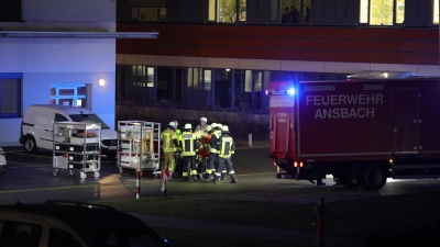 Der Zwischenfall am Ansbacher ANregiomed-Klinikum verursachte einen Feuerwehr-Einsatz. (Foto: NEWS5 / Markus Zahn)