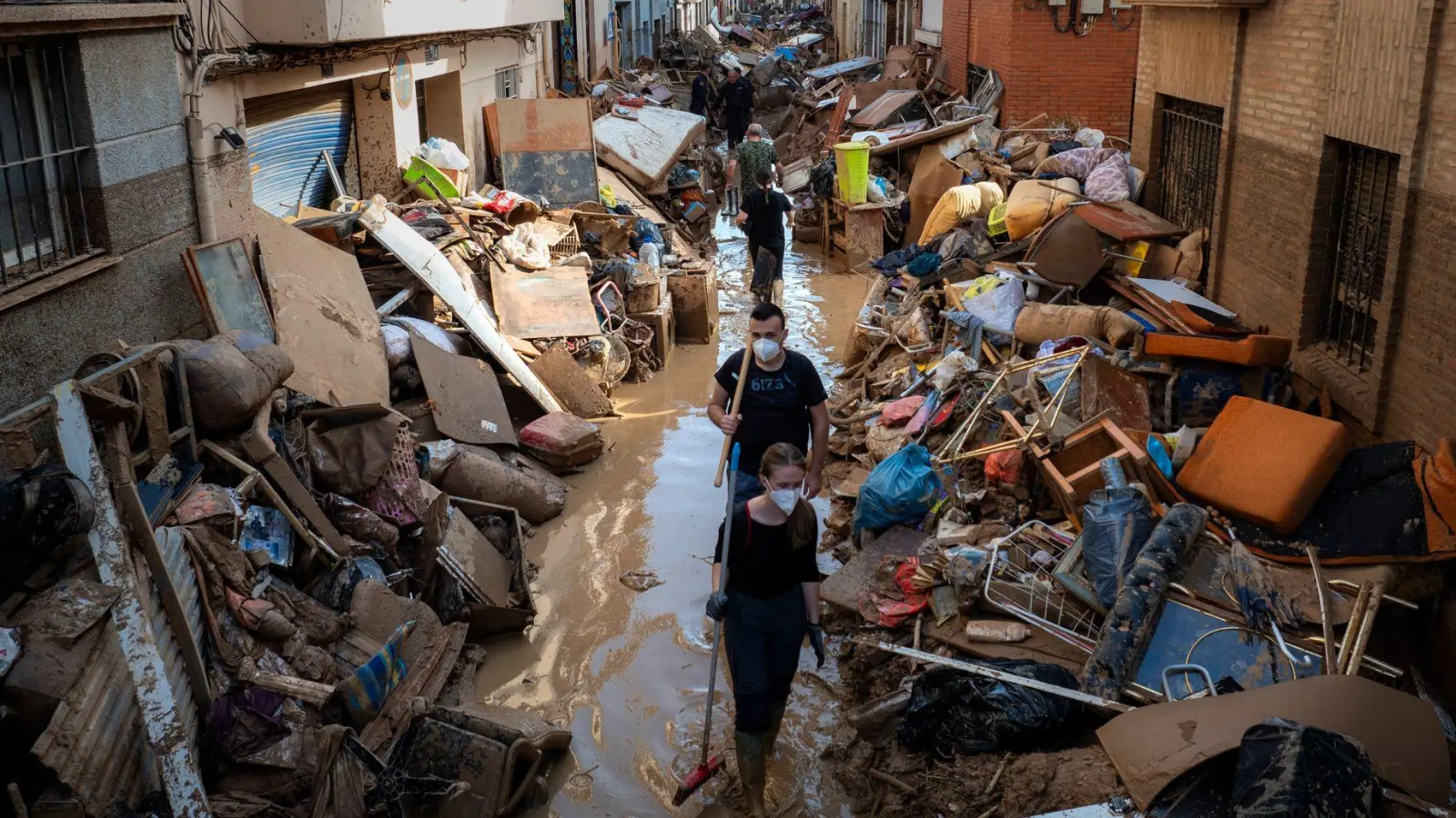 Beim Jahrhundert-Unwetter gab es mehr als 200 Todesopfer. (Foto aktuell) (Foto: Emilio Morenatti/AP/dpa)