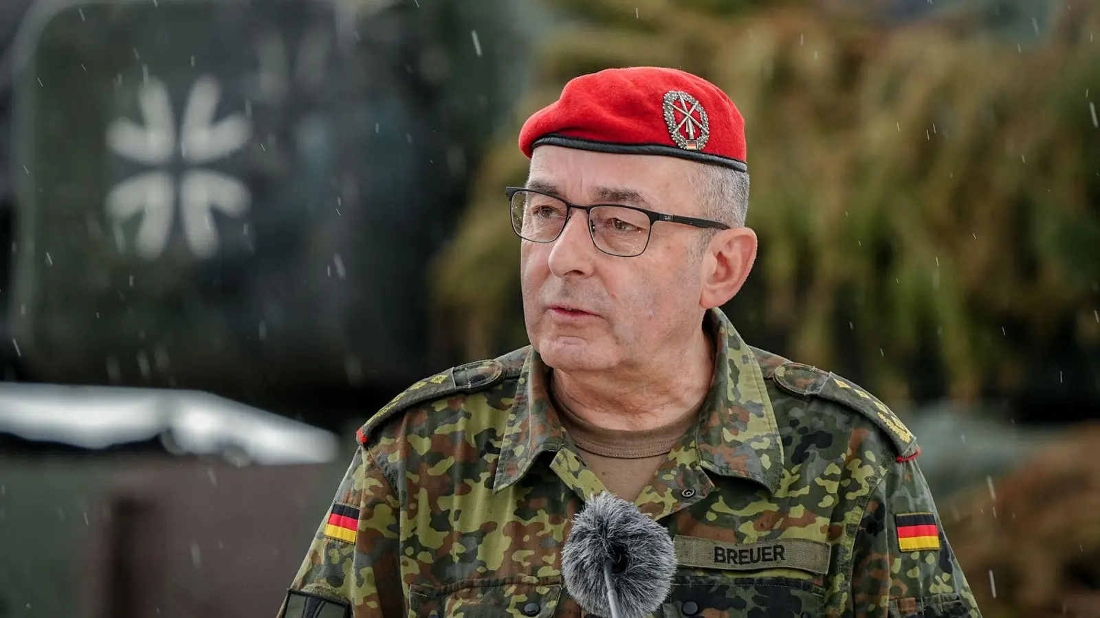 Deutschlands oberster Soldat will im Sinne der Gleichberechtigung auch Frauen in die Pflicht nehmen. (Archivbild) (Foto: Kay Nietfeld/dpa)