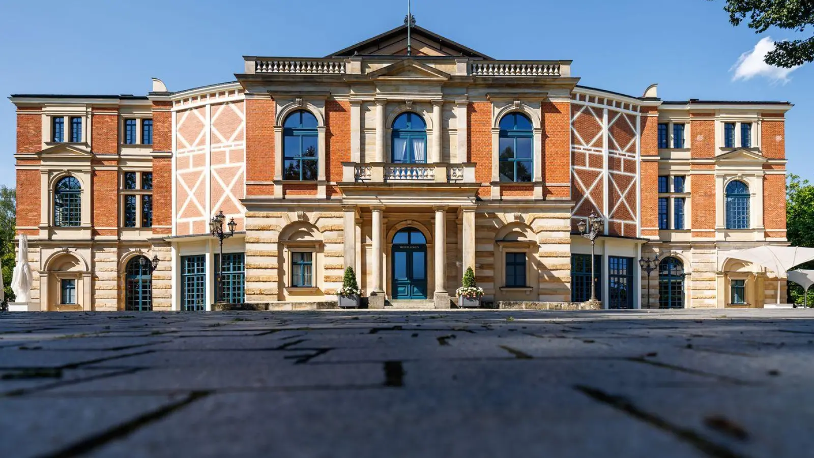 2026 wollten die Festspiele groß Jubiläum feiern - doch für die großen Pläne fehlt das Geld. (Archivbild) (Foto: Daniel Karmann/dpa)