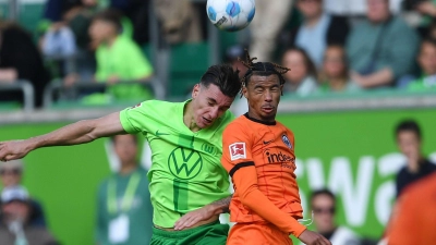  Cédric Zesiger (l) wechselt auf Leihbasis zum FC Augsburg. (Foto: Swen Pförtner/dpa)