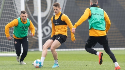 Kyrylo Melitschenko (M) hält sich gegenwärtig bei Dynamo Dresden fit. (Foto: Sebastian Kahnert/dpa)