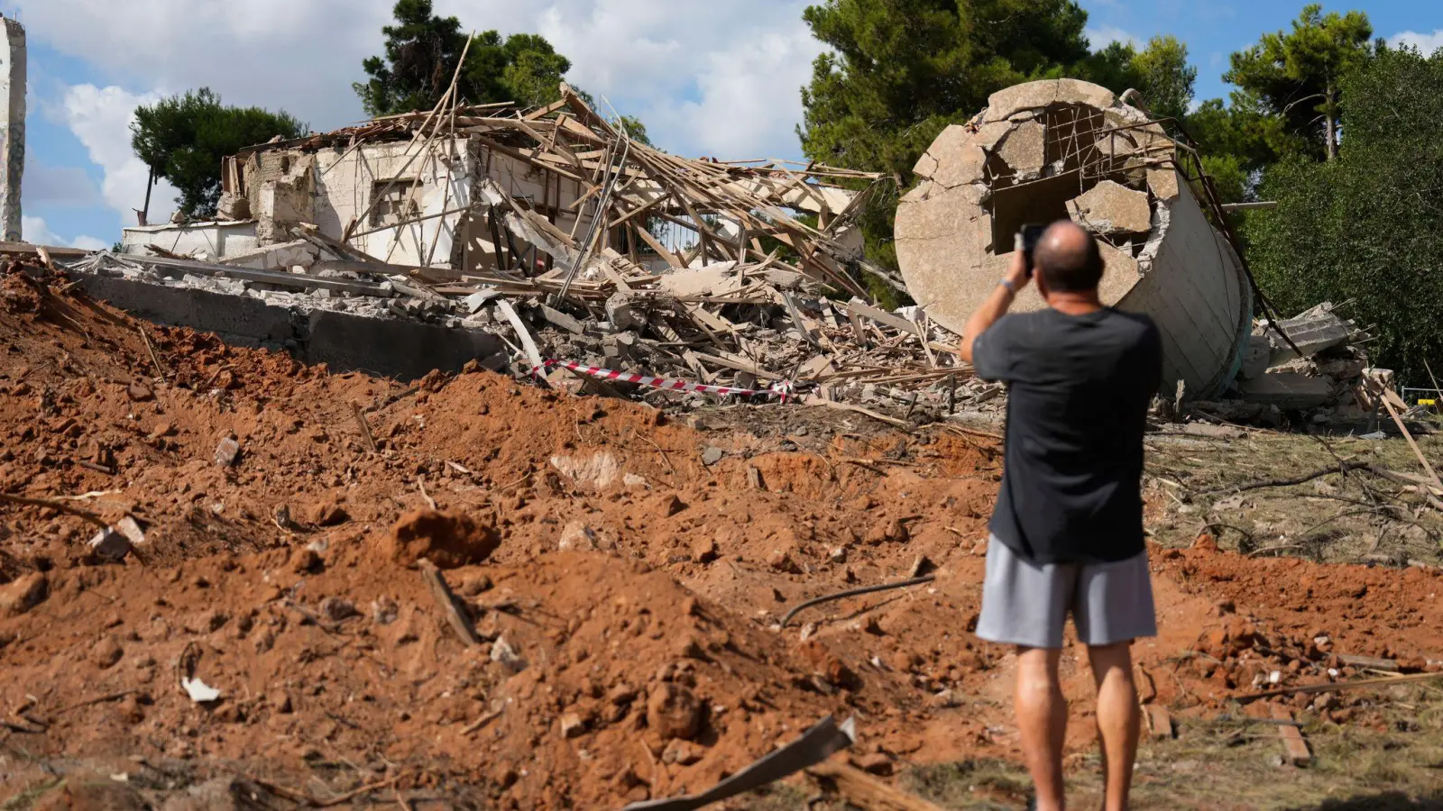 Rund 200 Raketen feuerten Irans Revolutionsgarden auf Israel ab. (Foto: Ariel Schalit/AP/dpa)