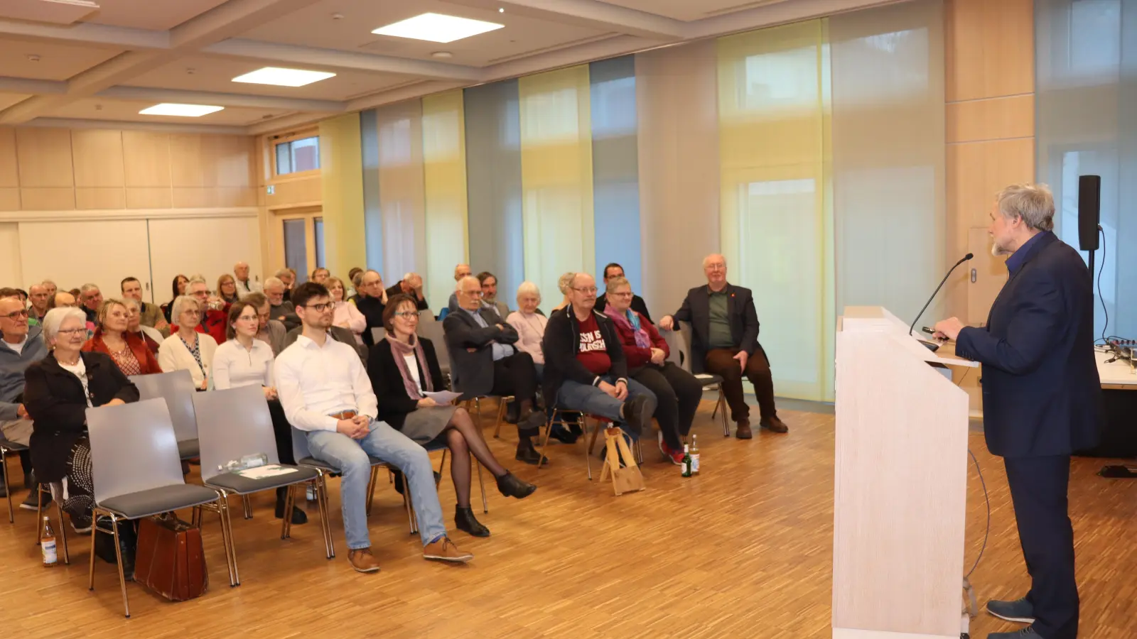 Der Bundesvorsitzende Günther Brendle-Behnisch (rechts) sprach beim ÖDP-Jahresempfang im Pfarrzentrum St. Ludwig in Ansbach. (Foto: Thomas Schaller)