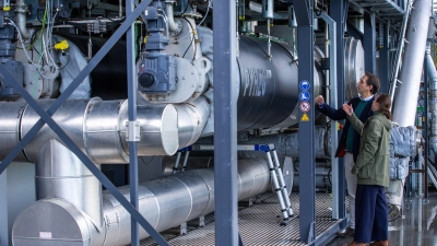 Bayern müsse eine zügige Netzanbindung und die Voraussetzungen für eine Zwischenspeicherung im Freistaat schaffen, fordert der vbw. (Archivbild) (Foto: Jens Büttner/dpa)