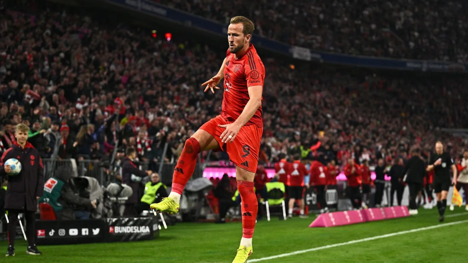 Harry Kane feiert seine Tore. (Foto: Tom Weller/dpa)