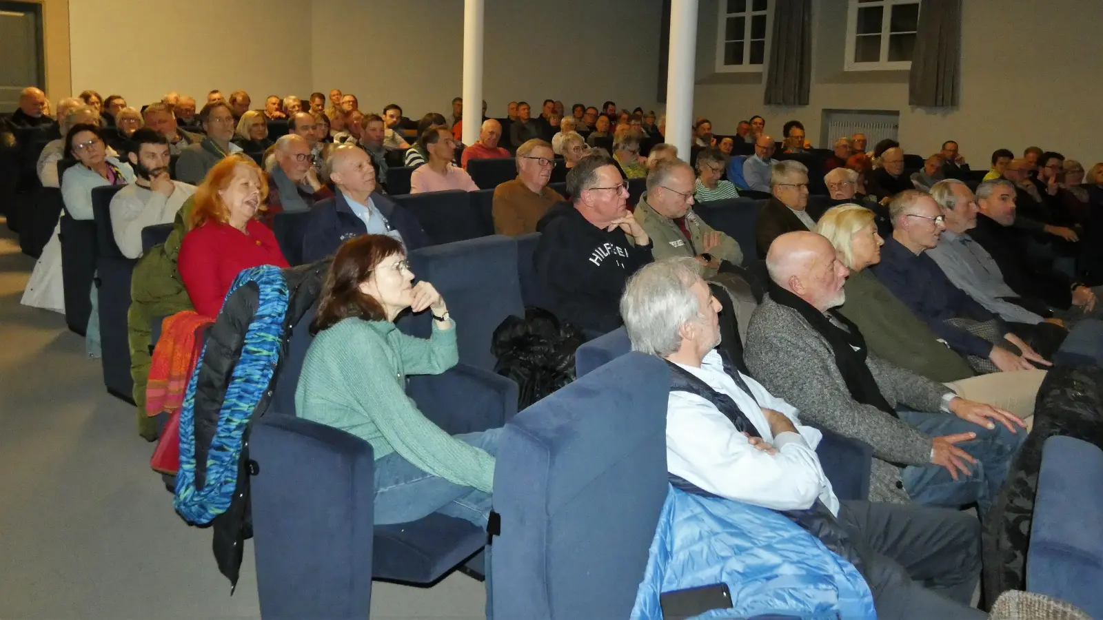 Das Interesse an der Bürgerversammlung war sehr groß, der städtische Musiksaal fast bis auf den letzten Platz gefüllt. (Foto: Karl-Heinz Gisbertz)