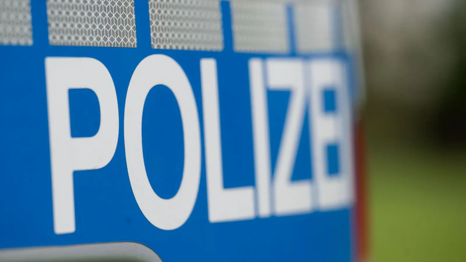 Die Polizei in Darmstadt hat einen 15-Jährigen wegen eines tödlichen Angriffs auf einen Obdachlosen in Untersuchungshaft genommen. (Foto: Marijan Murat/dpa/Symbolbild)