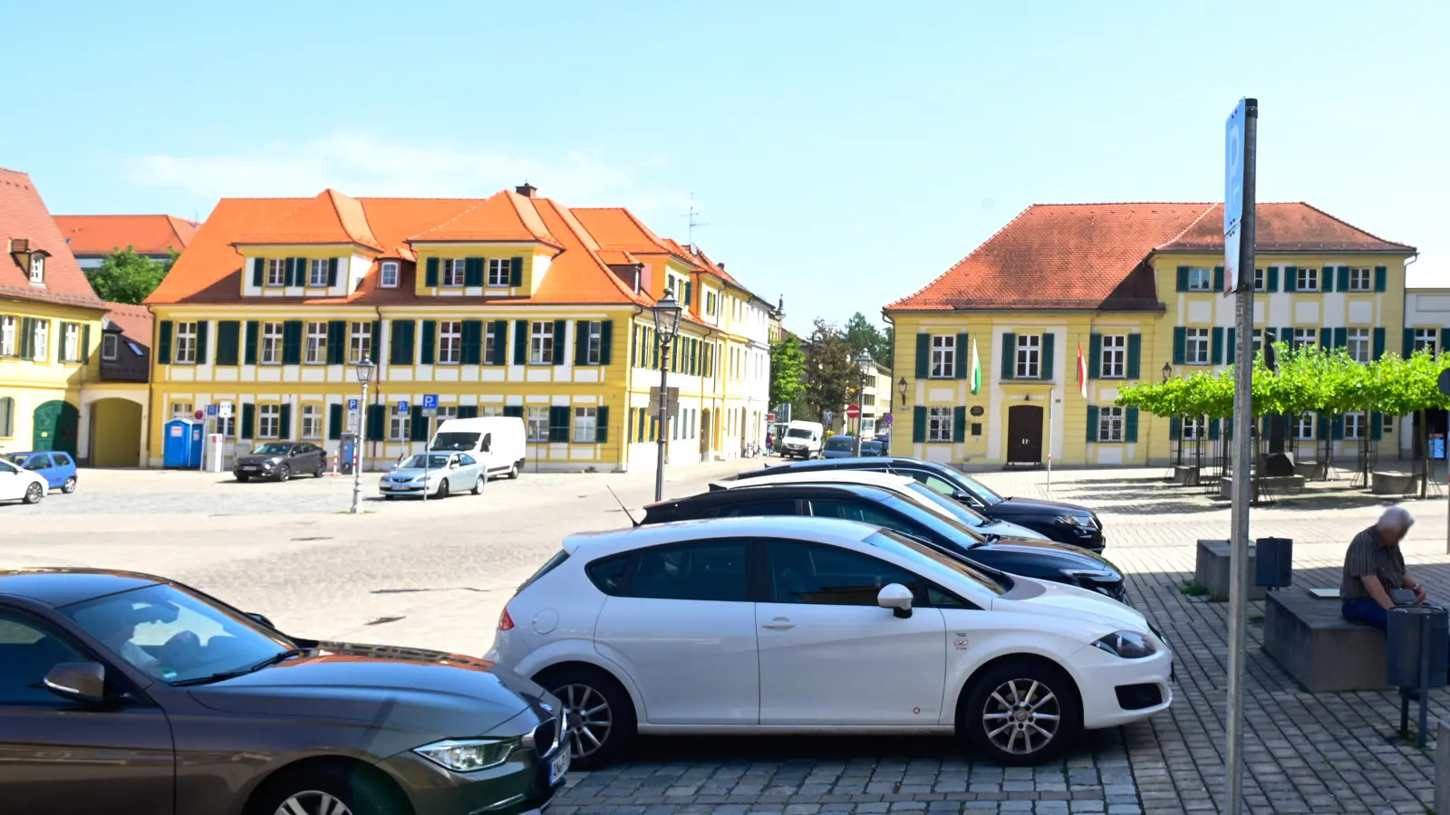 Am Karlsplatz in Ansbach konnte die Polizei die Prügelei unter Jugendlichen auflösen. (Archivbild: Jim Albright)