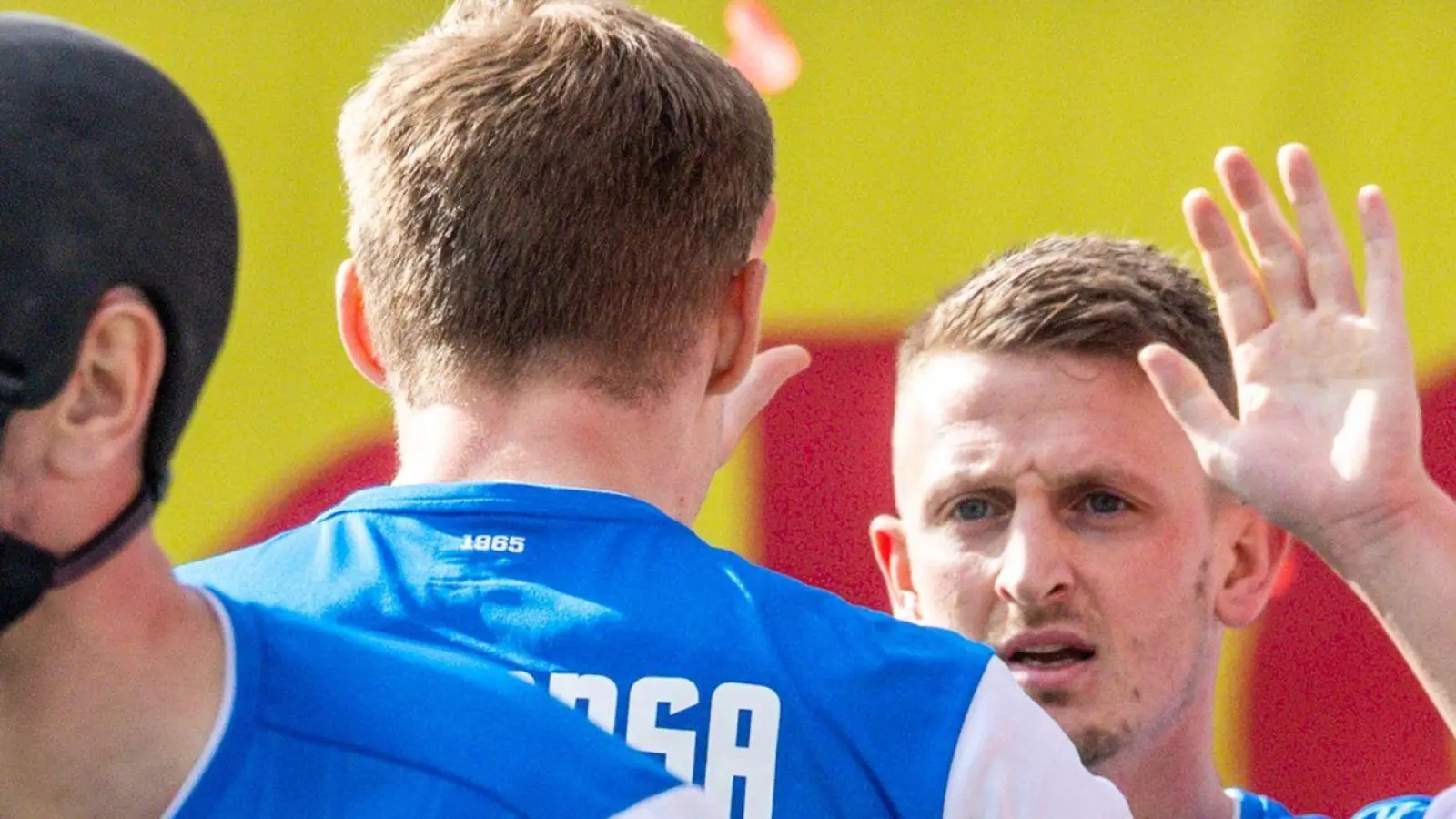 Hansa Rostock feiert beim Heimsieg gegen Greuther Fürth einen wichtigen Erfolg im Abstiegskampf. (Foto: Jens Büttner/dpa)