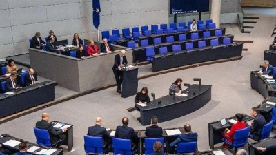 Eine 2014 beschlossene automatische Kopplung mit dem Nominallohnindex beschert den Bundestagabgeordneten eine Diätenerhöhung von 6% in diesem Jahr. (Foto: Michael Kappeler/dpa)