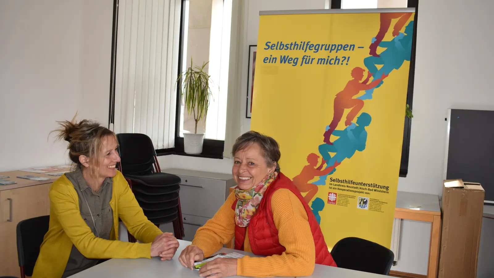 Iris Reichel und Beate Stocker (rechts) unterhalten sich über die neue Selbsthilfegruppe, die im Mai ins Leben gerufen werden soll. (Foto: Ute Niephaus)