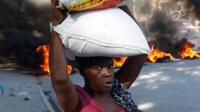 Fast die Hälfte der elf Millionen Bewohner Haitis leidet laut Vereinten Nationen unter akutem Hunger. (Foto: Odelyn Joseph/AP/dpa)