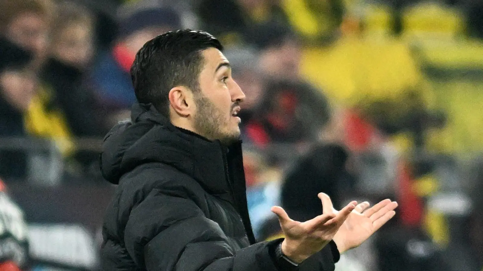 Dortmunds Trainer Nuri Sahin hadert nach der Niederlage gegen Leverkusen mit zu einfachen Gegentoren. (Foto: Bernd Thissen/dpa)