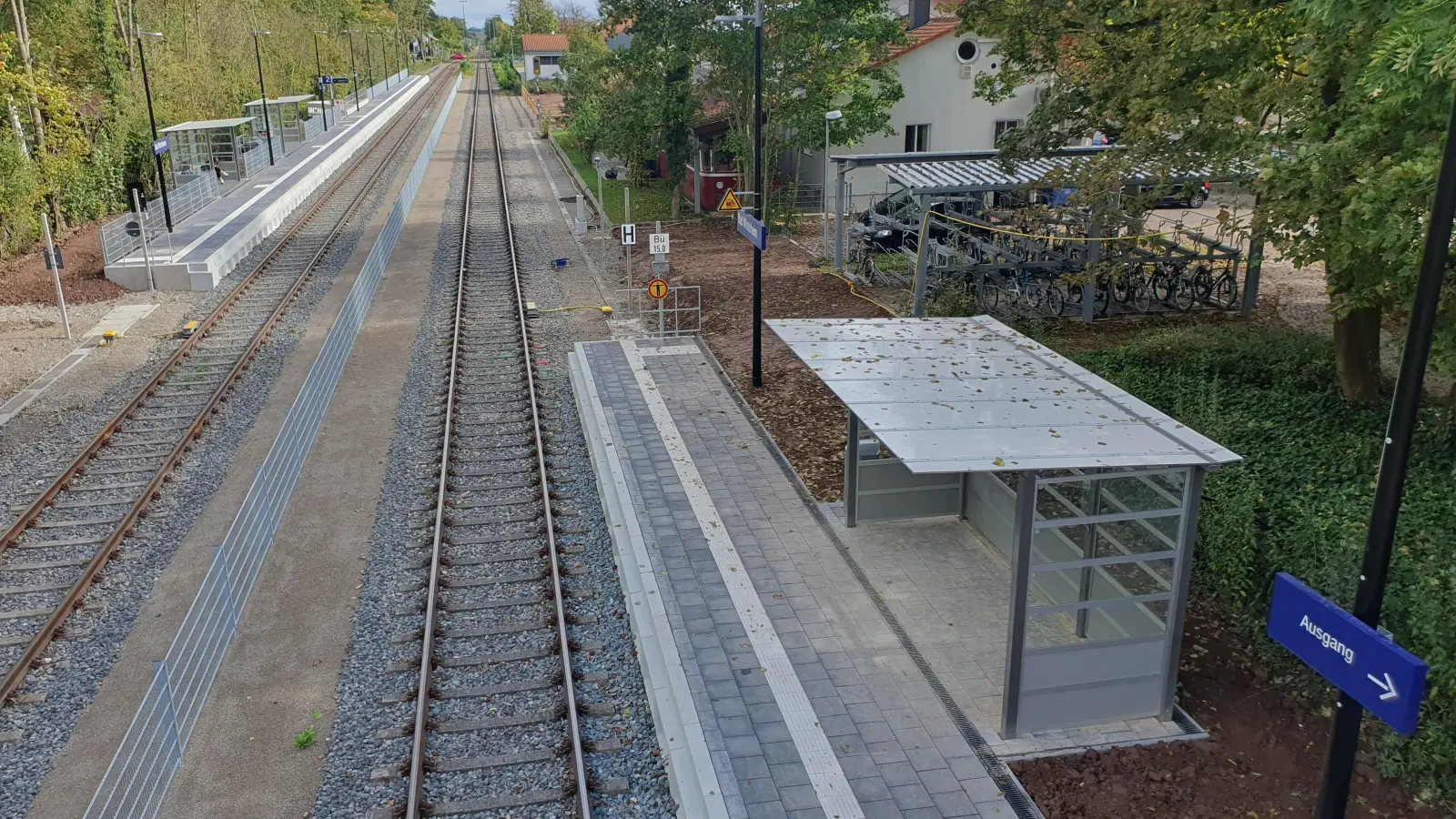 Das Ergebnis des barrierefreien Ausbaus des Bahnhofs, der kürzlich abgeschlossen wurde, bezeichnen manche Räte als „Katastrophe“. (Foto: afr)