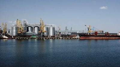 Getreidelagerterminals im Seehafen von Odessa in der Ukraine. (Foto: Kostiantyn Liberov/AP/dpa)