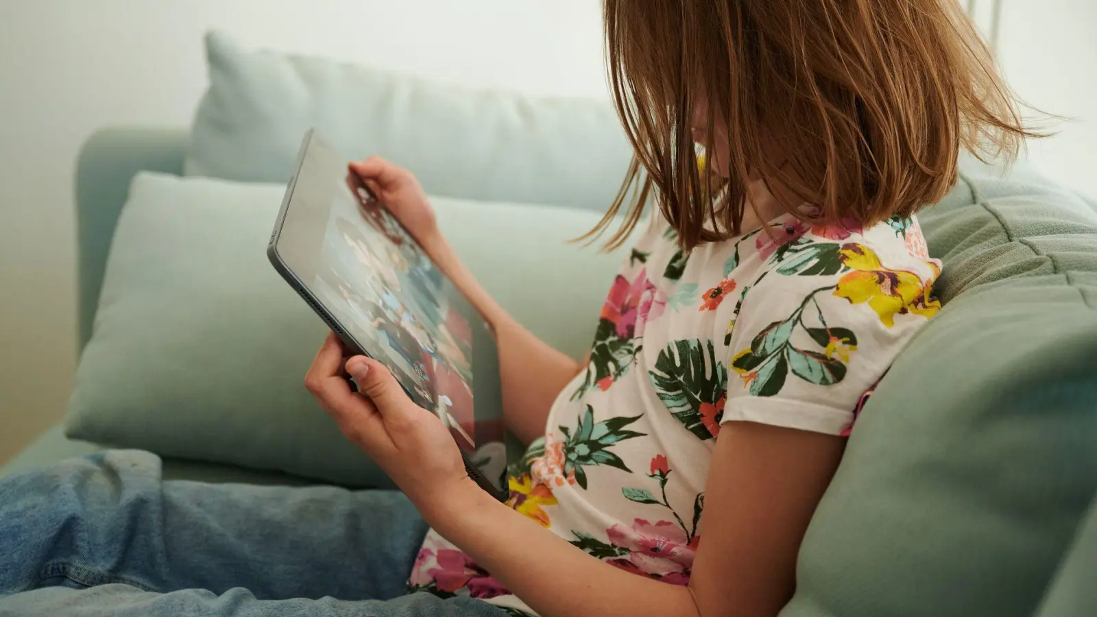 Apples Kinderschutz funktioniert nicht so umfangreich, wie man vielleicht erwartet - das zeigt eine Untersuchung von Stiftung Warentest und SWR. (Foto: Annette Riedl/dpa/dpa-tmn)