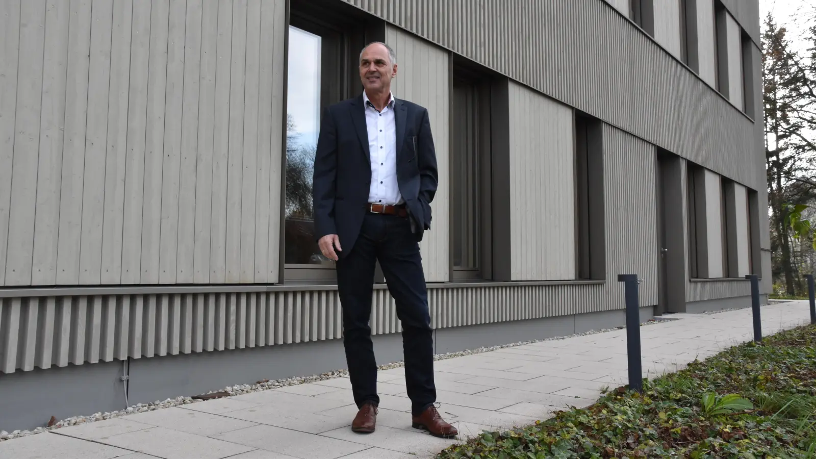 In seine siebenjährige Amtszeit als AELF-Behördenleiter fiel die Schließung der Landwirtschaftsschule Ansbach, aber auch der Neubau des Amtsgebäudes in Stadtlage von guter Erreichbarkeit. (Foto: Silvia Schäfer)