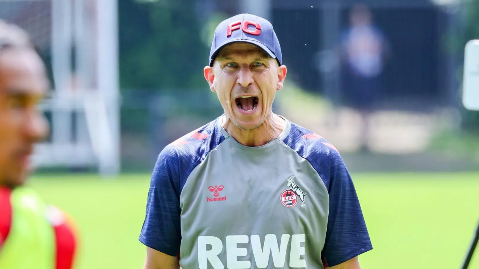 Trainer Gerhard Struber will mit dem 1. FC Köln den Wiederaufstieg schaffen. (Foto: Christoph Reichwein/dpa)