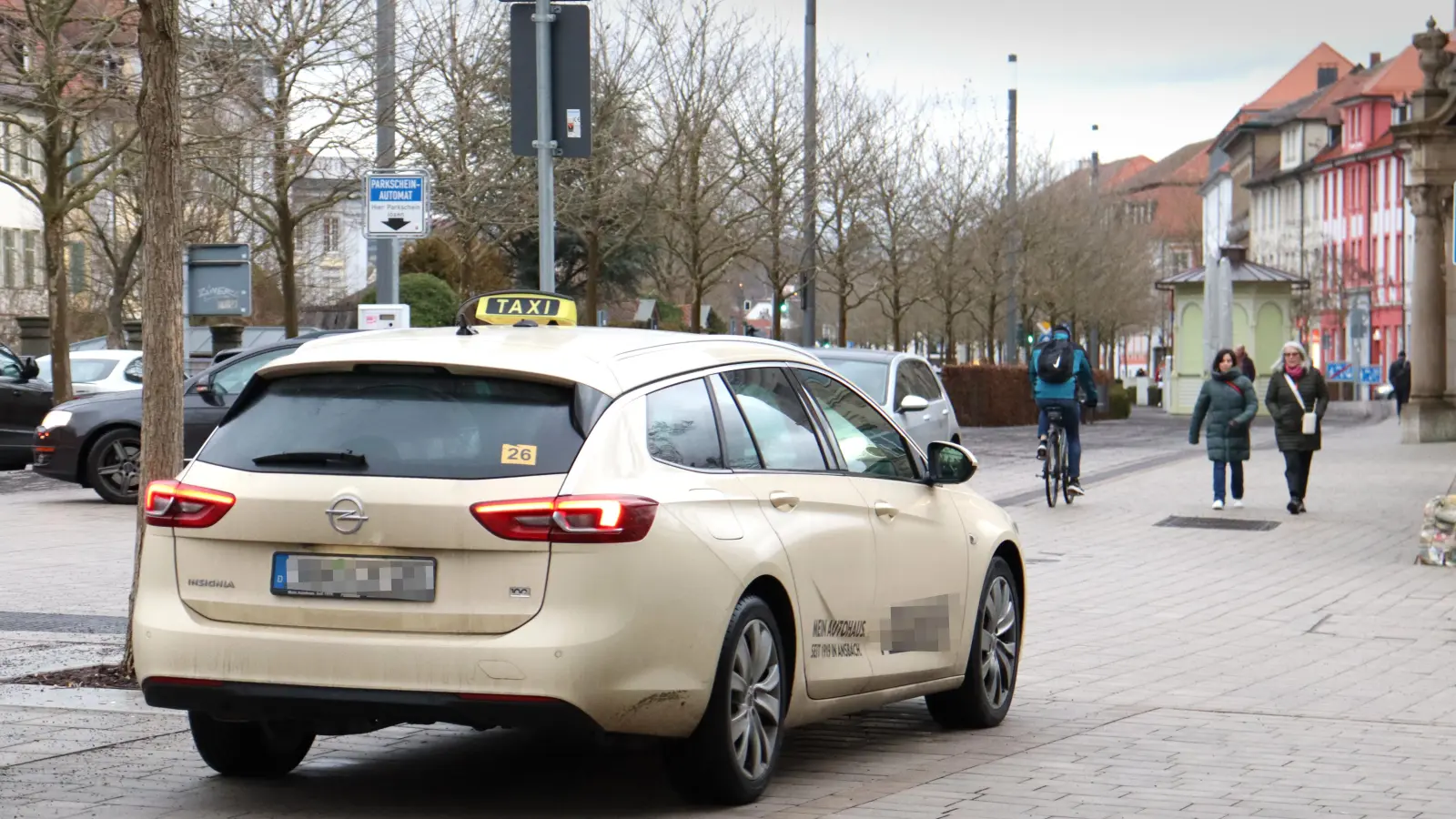 Die Taxi-Firmen in Ansbach haben nicht nur mit steigenden Kosten zu kämpfen. Es wird auch immer schwieriger, Fahrer zu finden. (Foto: Antonia Müller)