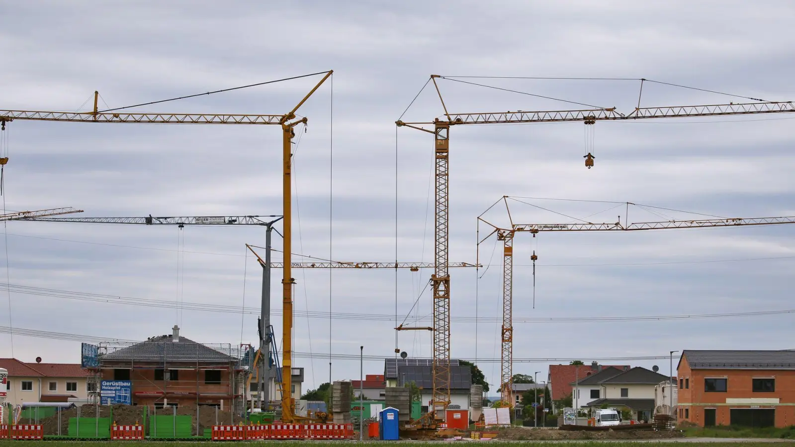 Baureifes Land wurde in Bayern vergangenes Jahr deutlich seltener aber billiger verkauft. (Foto: Karl-Josef Hildenbrand/dpa)