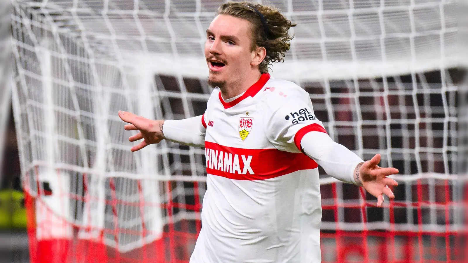 Nick Woltemade lässt die VfB-Fans jubeln. (Foto: Tom Weller/dpa)