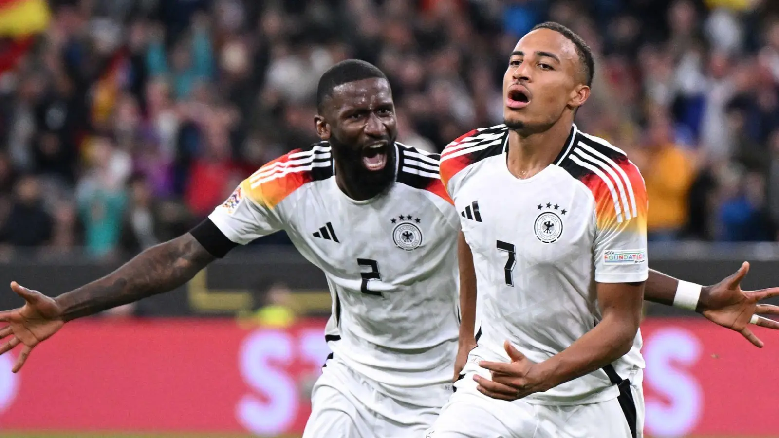 Debütant Jamie Leweling (r) war Torschütze und Matchwinner für das DFB-Team gegen die Niederlande.   (Foto: Sven Hoppe/dpa)