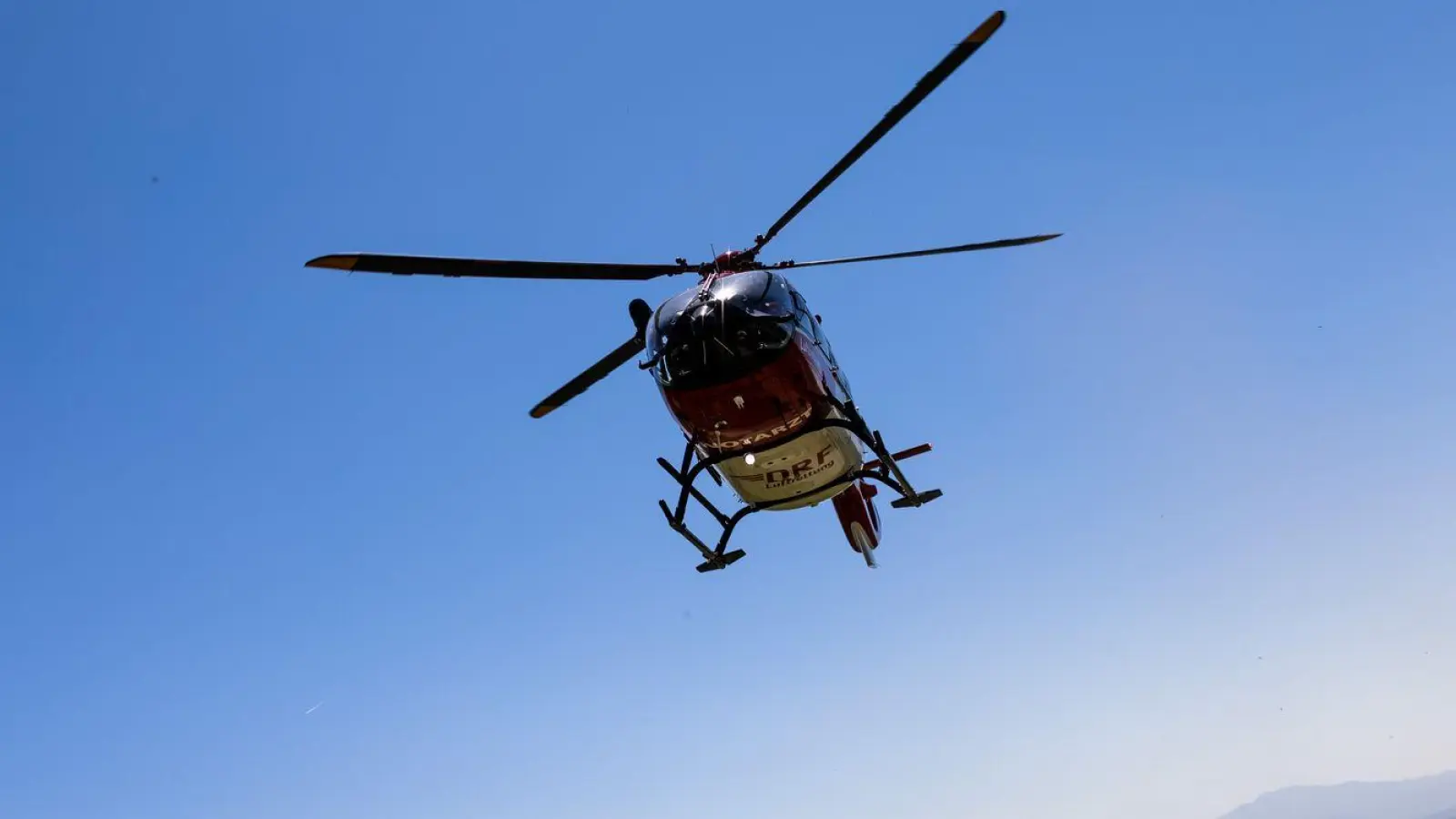 Der Verunglückte wurde mit einem Hubschrauber ins Krankenhaus gebracht. (Symbolbild) (Foto: Philipp von Ditfurth/dpa)