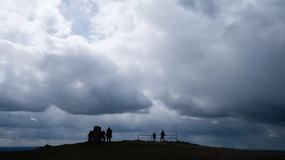 In der Region hatten sich am Dienstagabend heftige Gewitter zusammengebraut. Die Unwetterwarnung wurde später aber aufgehoben. (Foto: Nicolas Armer/dpa/dpa-tmn)