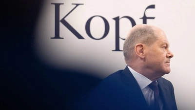 Scholz lässt im Streit um die Ukraine-Hilfe nicht locker: Er will neue Schulden aufnehmen. (Foto: Boris Roessler/dpa)