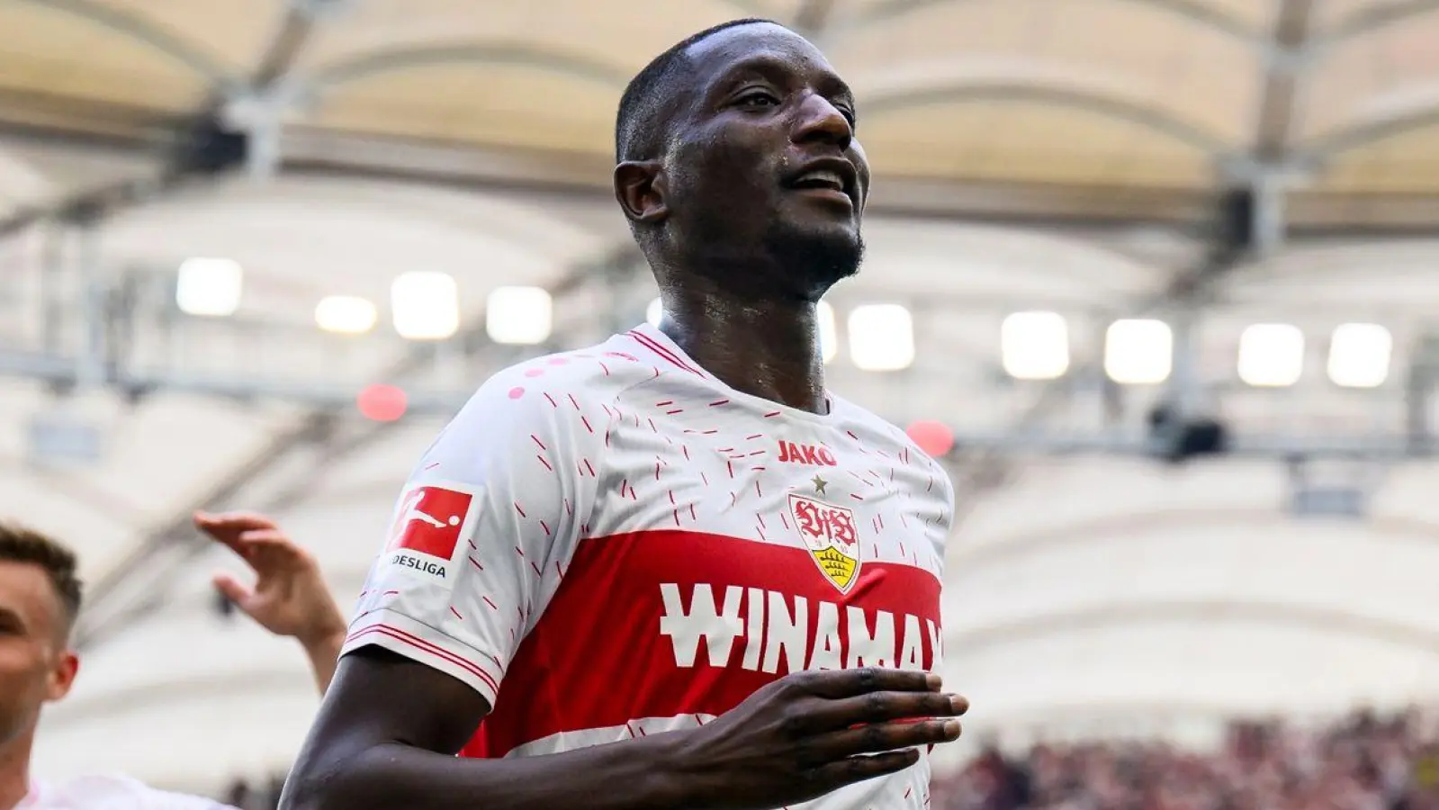 Auch dank Serhou Guirassy (r) wurde der VfB Stuttgart überraschend Vizemeister. (Foto: Tom Weller/dpa)